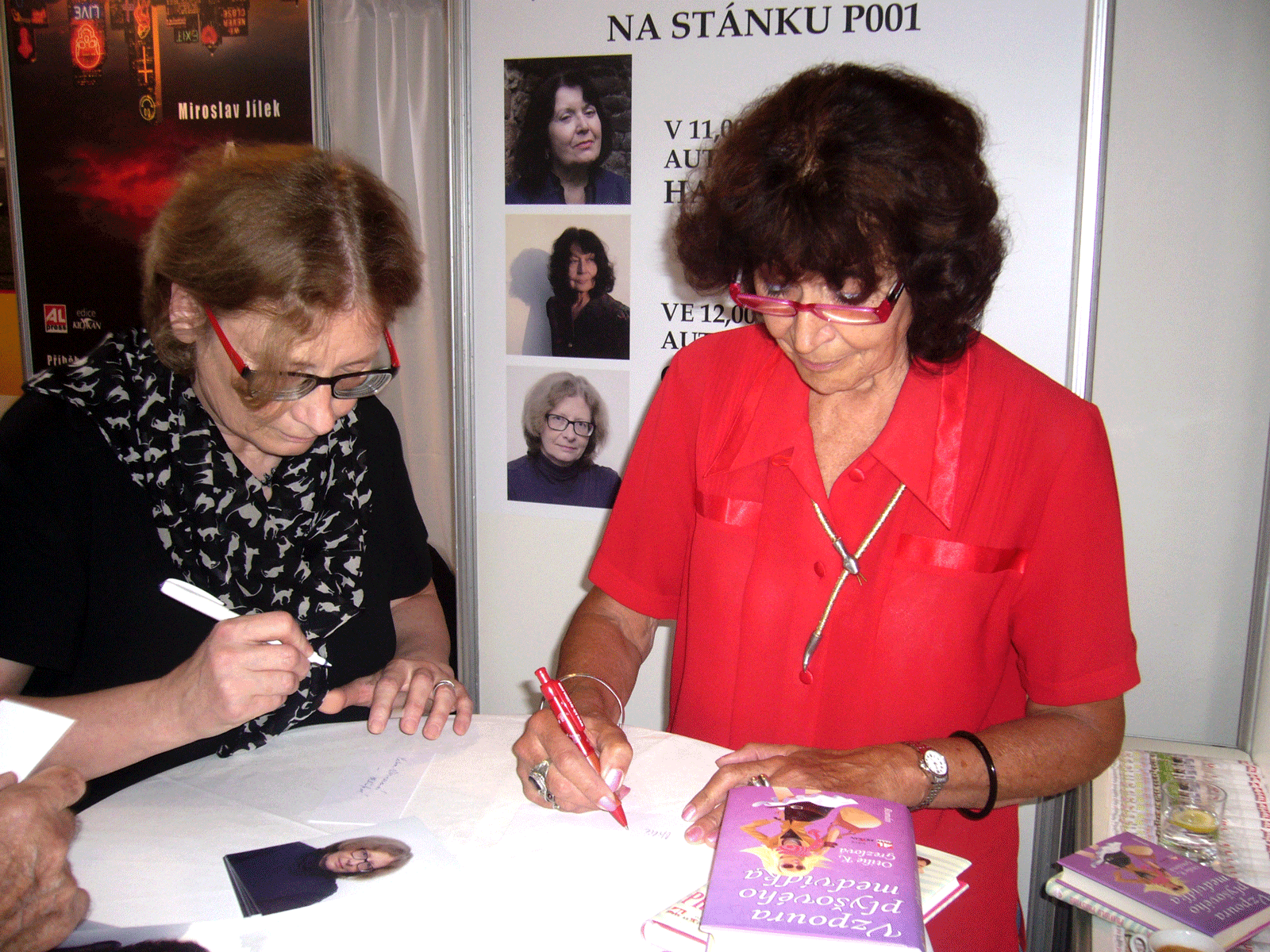 Grezlová, Vernerová při své autogramiádě