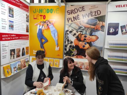 Šárka Hieková a Petra Martišková - autogramiáda