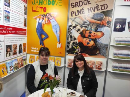 Šárka Hieková a Petra Martišková - autogramiáda