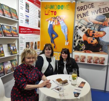 Šárka Hieková a Petra Martišková - autogramiáda